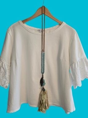 DR2 White Eyelet Ruffle Sleeve Tee